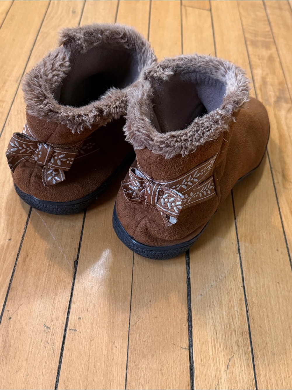 isotoner brown coquette winter boots with bows
